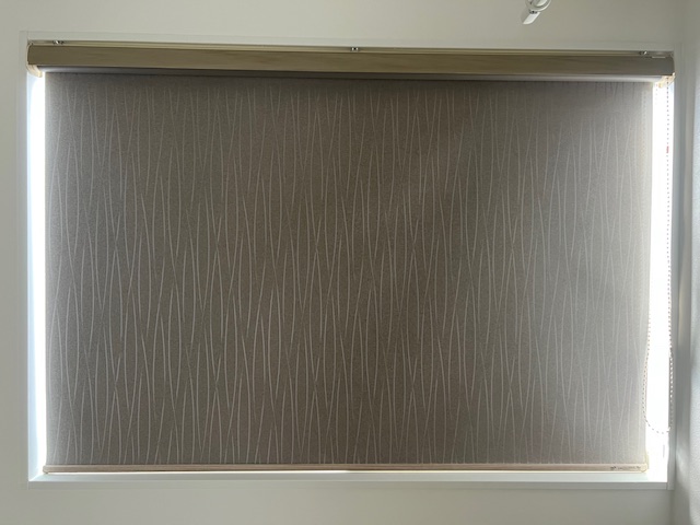 遮光ロールスクリーン